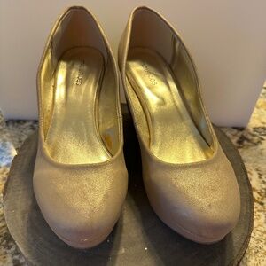 Maurices Tan Shimmer Leather Wedge Heel Shoes.  Size 10.